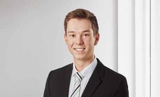 Portraitfoto von Yannik Oesch, Fachspezialist Privatkunden bei der St.Galler Kantonalbank