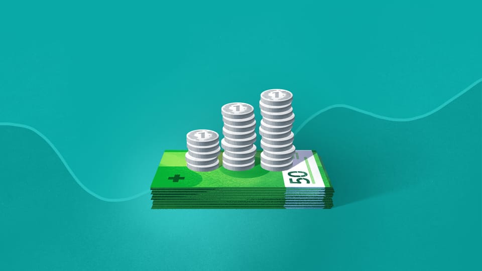Illustration für die Anlagestrategie Ausgewogen - Münzstapel auf einem Stapel Geldscheine