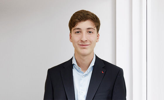 Portraitfoto von Justin Huber, Assistent Gewerbekunden bei der St.Galler Kantonalbank