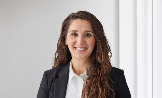 Portraitfoto von Qendresa Zumberi, Fachspezialistin Privatkunden bei der St.Galler Kantonalbank