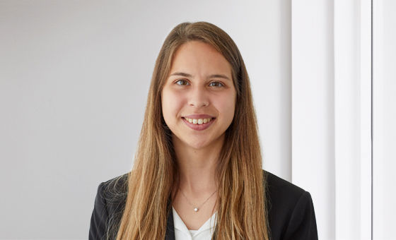 Portraitfoto von Alessia D'Agostino, Senior Beraterin Privatkunden bei der St.Galler Kantonalbank
