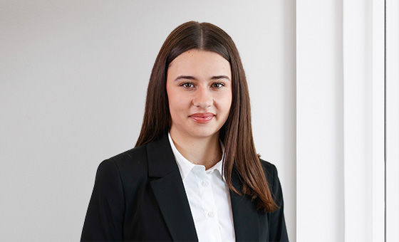 Portraitfoto von Inola Mosch, Lernende bei der St.Galler Kantonalbank