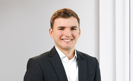 Portraitfoto von Noé Helbling, Fachspezialist Privatkunden bei der St.Galler Kantonalbank