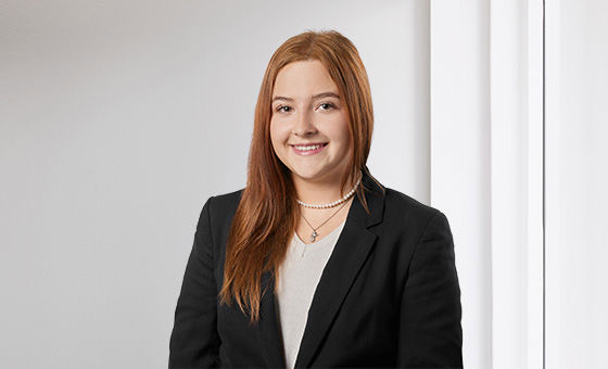 Portraitfoto von Shannon Schlegel, Fachspezialistin Privatkunden bei der St.Galler Kantonalbank