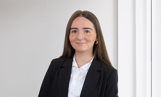Portraitfoto von Rona Shafi, Lernende bei der St.Galler Kantonalbank