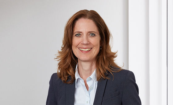 Portraitfoto von Janine Kühnis, Senior Kundenberaterin Private Banking bei der St.Galler Kantonalbank