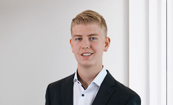 Portraitfoto von Andrin Caviezel, Lernender bei der St.Galler Kantonalbank