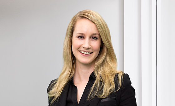 Portraitfoto von Raphaela Koch, Senior Portfolio Managerin bei der St.Galler Kantonalbank
