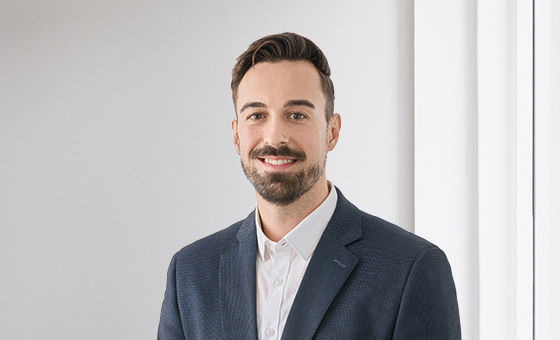 Portraitfoto von Sandro Castelberg, Leiter Privatkunden bei der St.Galler Kantonalbank