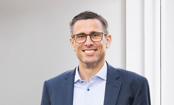 Portraitfoto von Daniel Hinder, Leiter Niederlassung bei der St.Galler Kantonalbank