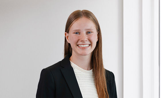 Portraitfoto von Jana Ladina Zürcher, Lernende bei der St.Galler Kantonalbank