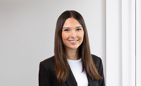 Portraitfoto von Yara Hofmänner, Lernende bei der St.Galler Kantonalbank