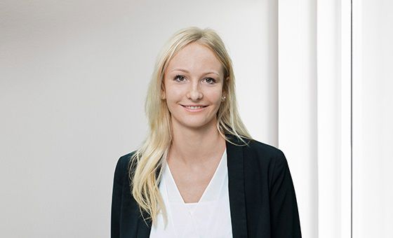 Portraitfoto von Sarina Breu, Fachspezialistin Gewerbekunden bei der St.Galler Kantonalbank