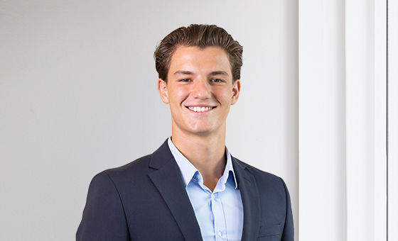 Portraitfoto von Edor Smajli, BEM-Praktikant bei der St.Galler Kantonalbank