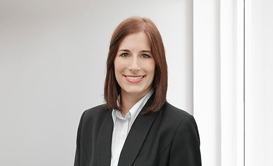 Portraitfoto von Janine Schmidheiny, Berufsbildnerin bei der St.Galler Kantonalbank