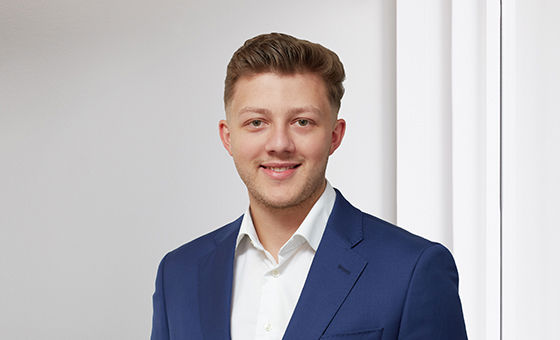 Portraitfoto von Florian Hiltpold, Finanzanalyst bei der St.Galler Kantonalbank