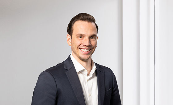 Portraitfoto von Dominik Rothauge, Berater Unternehmensnachfolge bei der St.Galler Kantonalbank