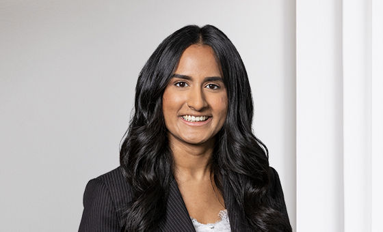 Portraitfoto von Nivethini Mahendran, Fachspezialistin Key Accounts bei der St.Galler Kantonalbank