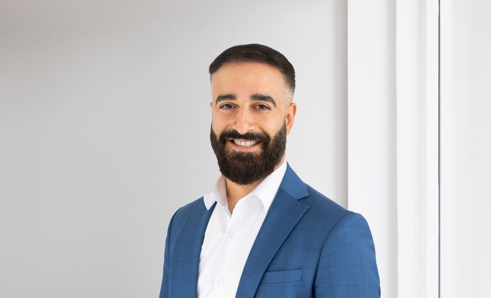 Portraitfoto von Senharib Shabo, Senior Berater Privatkunden bei der St.Galler Kantonalbank