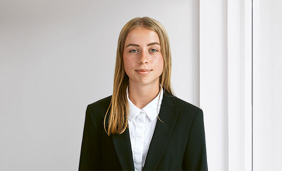 Portraitfoto von Qëndresa Ismaili, Fachspezialistin Privatkunden bei der St.Galler Kantonalbank