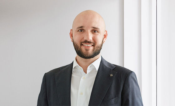 Portraitfoto von Dominik Ullmann, Teamleiter Privatkunden bei der St.Galler Kantonalbank
