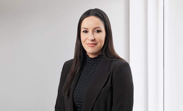 Portraitfoto von Fatlume Ibrahimi, Senior Fachspezialistin Privatkunden bei der St.Galler Kantonalbank