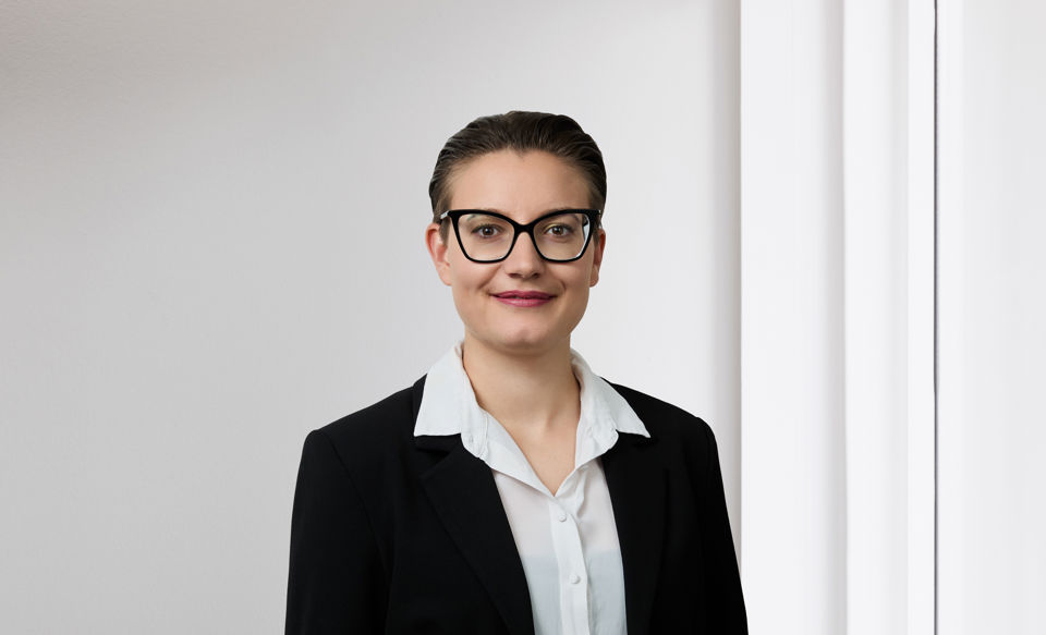 Portraitfoto von Céline Hochstrasser, Senior Assistentin Private Banking bei der St.Galler Kantonalbank