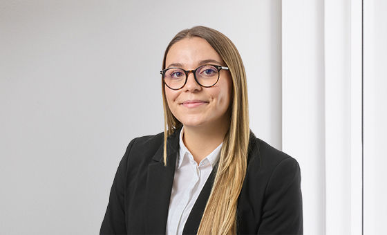 Portraitfoto von Amelie Tino, bei der St.Galler Kantonalbank