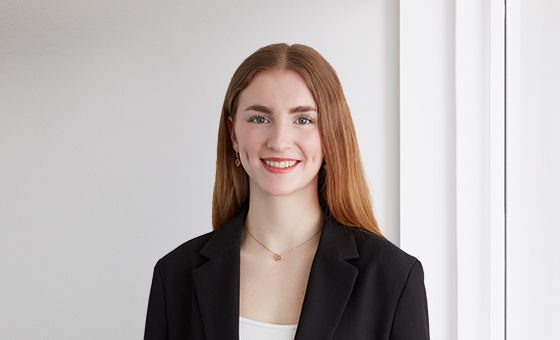 Portraitfoto von Alina Marty, Fachspezialistin Privatkunden bei der St.Galler Kantonalbank