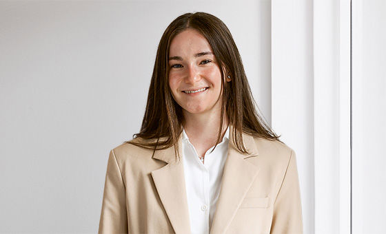 Portraitfoto von Alessia Barile, Kundenberaterin bei der St.Galler Kantonalbank