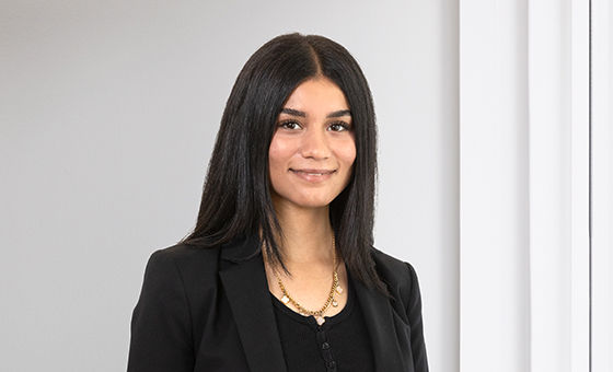 Portraitfoto von Dya Hamad, Lernende bei der St.Galler Kantonalbank