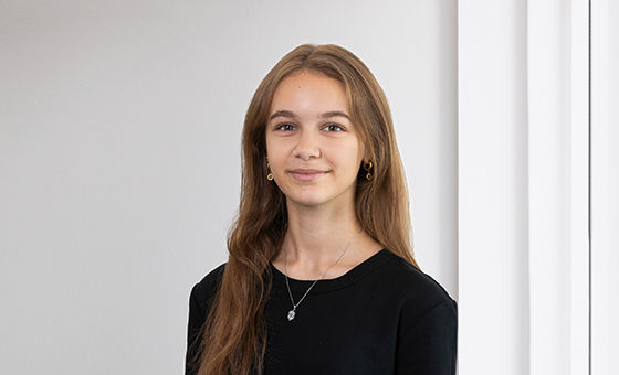 Portraitfoto von Nada Nikolic, Lernende bei der St.Galler Kantonalbank
