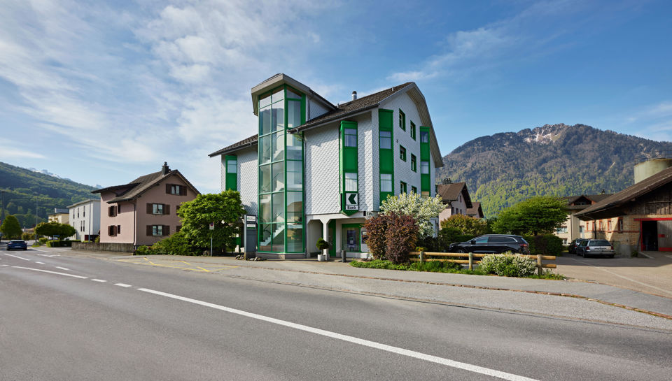 Ansicht vom Gebäude der Niederlassung der St.Galler Kantonalbank in Schänis
