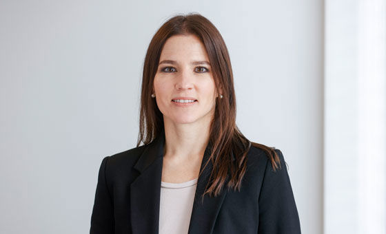 Portraitfoto von Petra Schlegel, Nachwuchsbetreuerin bei der St.Galler Kantonalbank