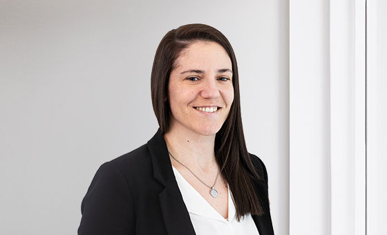 Portraitfoto von Azra Mustafoska,  bei der St.Galler Kantonalbank