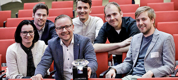 Frontify, Finalist und Gewinner des Startfeld Diamant 2016, bei der Preisübergabe 
