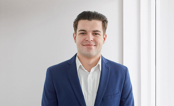 Portraitfoto von Andrin Hobi, Fachspezialist Privatkunden bei der St.Galler Kantonalbank
