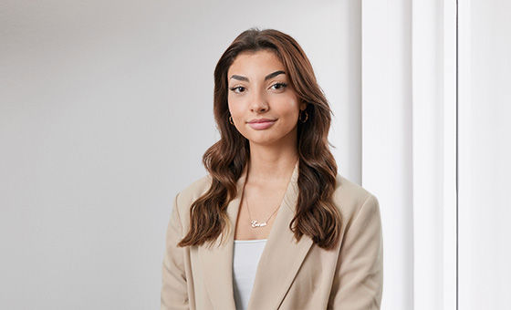 Portraitfoto von Erina Maliqi, Fachspezialistin Privatkunden bei der St.Galler Kantonalbank