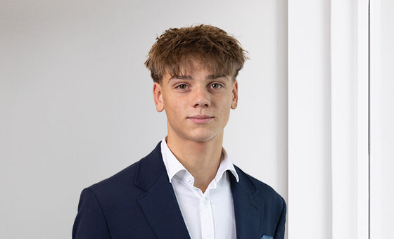 Portraitfoto von Sven Tanner, Lernender bei der St.Galler Kantonalbank
