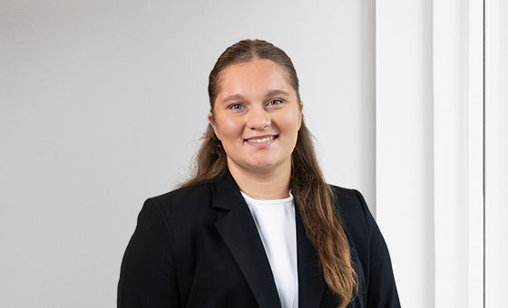 Portraitfoto von Elvira Emini, Lernende bei der St.Galler Kantonalbank