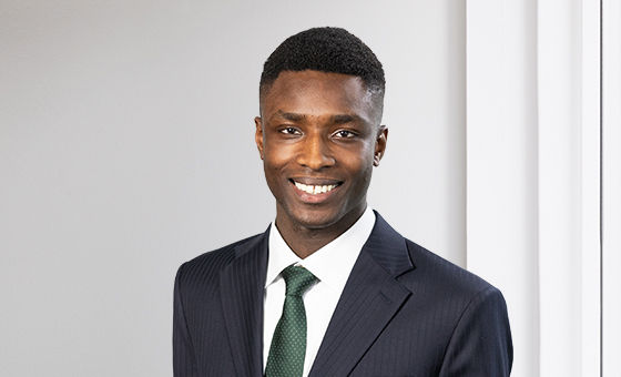 Portraitfoto von Alhaji Mansaray, bei der St.Galler Kantonalbank