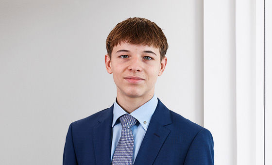 Portraitfoto von Kristian Janis Keller, Lernender bei der St.Galler Kantonalbank