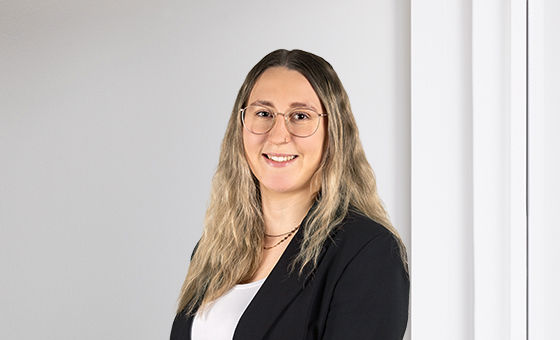 Portraitfoto von Svenja Schneider, Fachspezialistin Gewerbekunden bei der St.Galler Kantonalbank