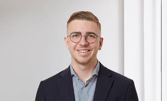 Portraitfoto von Etienne Konrad, Fachspezialist Privatkunden bei der St.Galler Kantonalbank