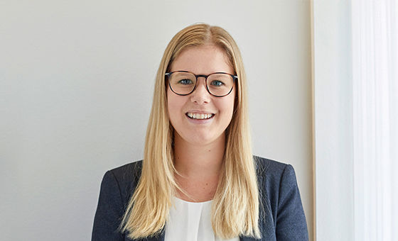 Portraitfoto von Angela Wüthrich, Leiterin Business Support eVV bei der St.Galler Kantonalbank