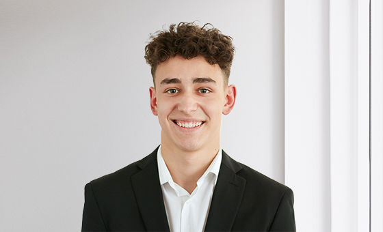 Portraitfoto von Dominik Bräker, Fachspezialist Privatkunden bei der St.Galler Kantonalbank