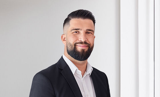 Portraitfoto von Valmir Dukaj,  bei der St.Galler Kantonalbank