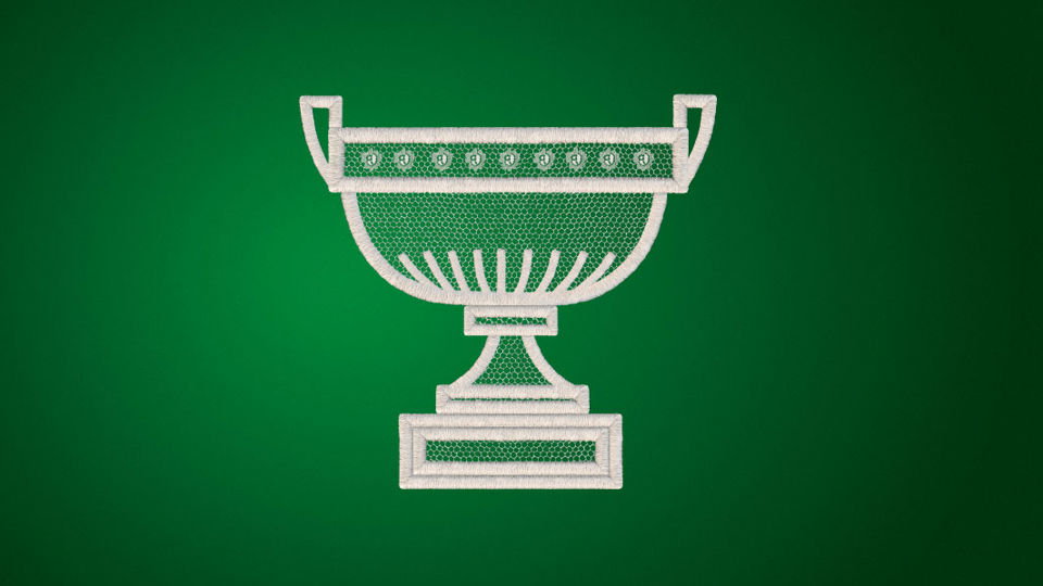 Pokal für Spitzenleistungen als gesticktes, weisses Emblem auf grünem Hintergrund