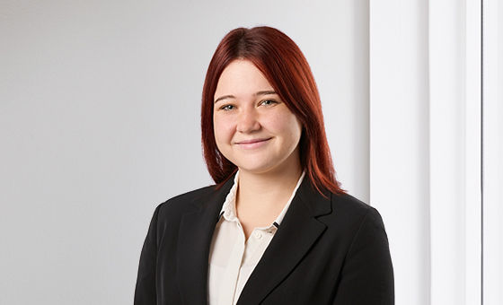 Portraitfoto von Indira Jäger, Fachspezialistin Privatkunden bei der St.Galler Kantonalbank