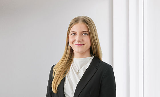Portraitfoto von Tiziana Schneider, Fachspezialistin Firmenkunden bei der St.Galler Kantonalbank